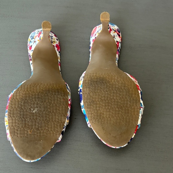Kelly & Katie Multicolor Floral Sandals - Picture 3 of 3